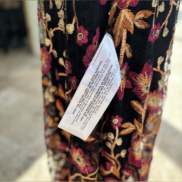 Dress the Population Uma Plumeria
Embroidered Dress Item #5884046 - Picture 7 of 12